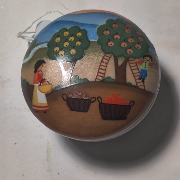 Miniature Trinket Box by Ruetter Porcelain Germany - Picture 6 of 6